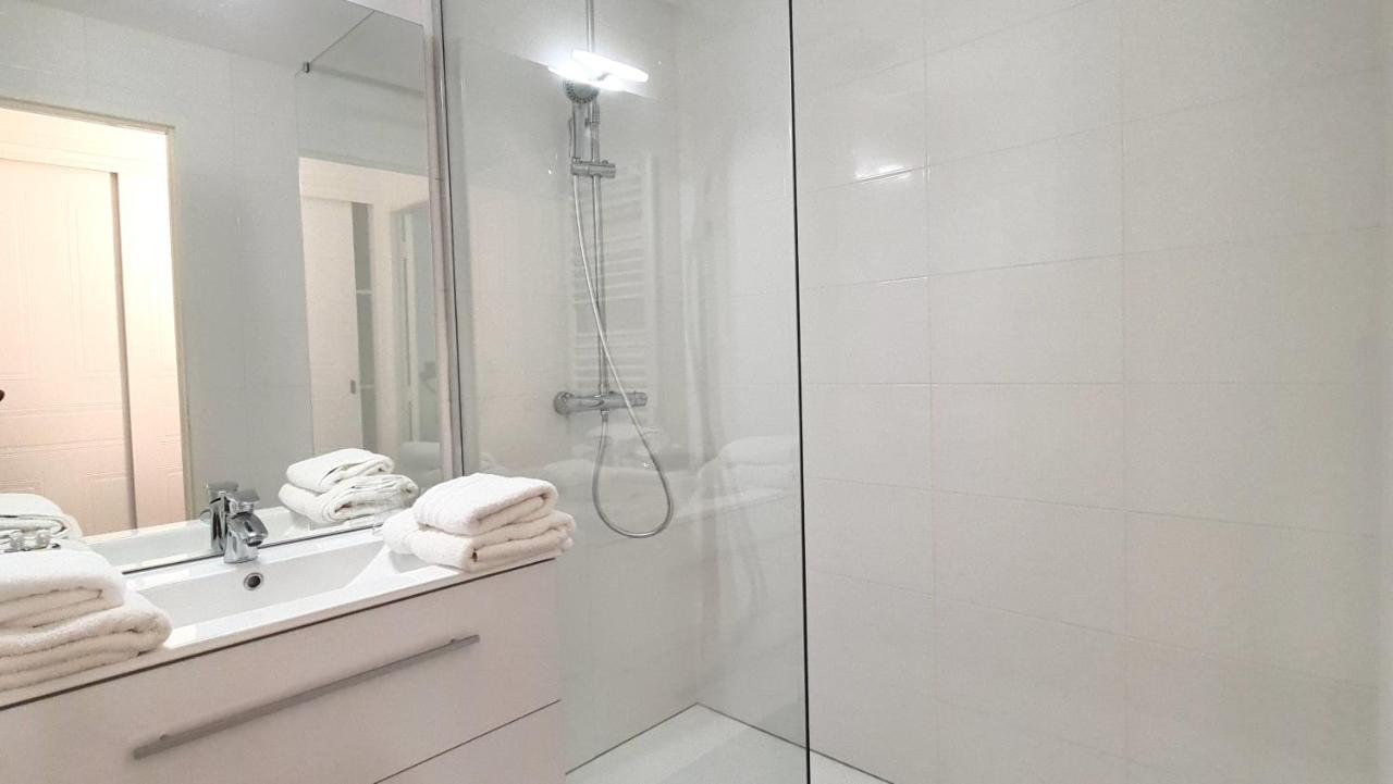 Fasthotel Oloron Hostellerie Du Paon Blanc Lurbe-Saint-Christau Kültér fotó
