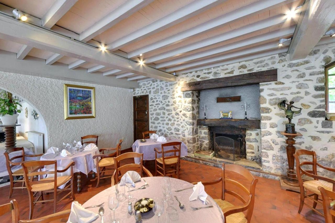 Fasthotel Oloron Hostellerie Du Paon Blanc Lurbe-Saint-Christau Kültér fotó