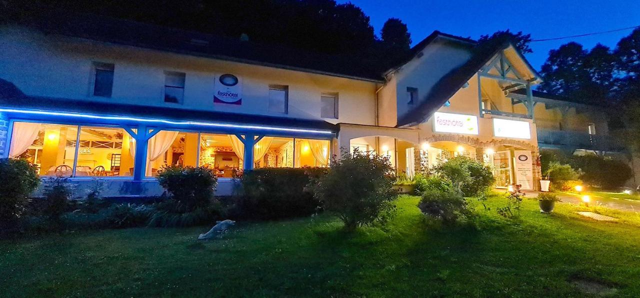 Fasthotel Oloron Hostellerie Du Paon Blanc Lurbe-Saint-Christau Kültér fotó