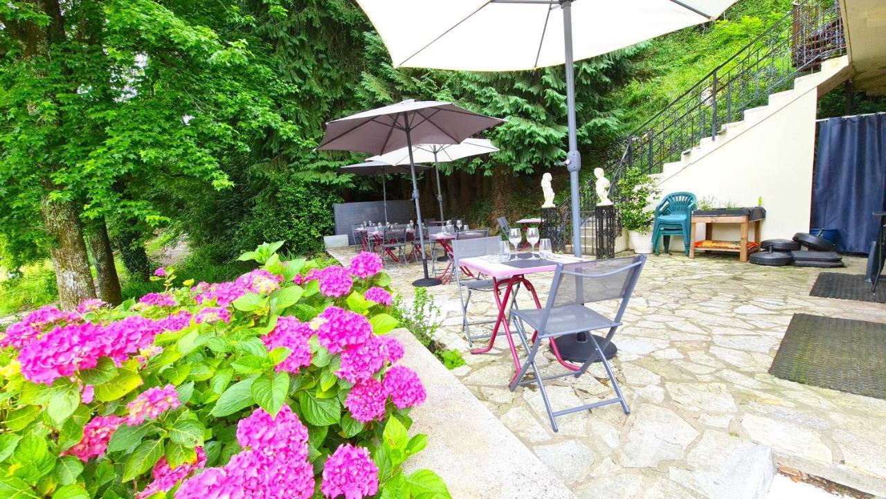 Fasthotel Oloron Hostellerie Du Paon Blanc Lurbe-Saint-Christau Kültér fotó